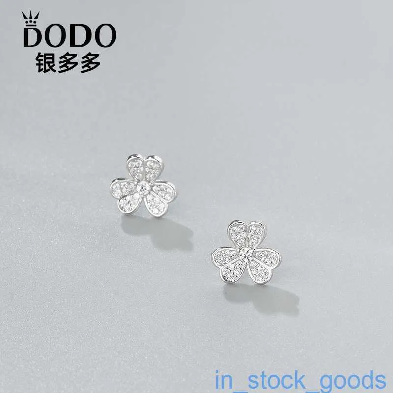 Seiko Edition Top Brand Vancefe Ohrringe S925 Sterling Silver Ohrringe Exquisit Full Diamant Drei Blattgrasohrringe mit Designer -Marke Logo -Gravelohrring