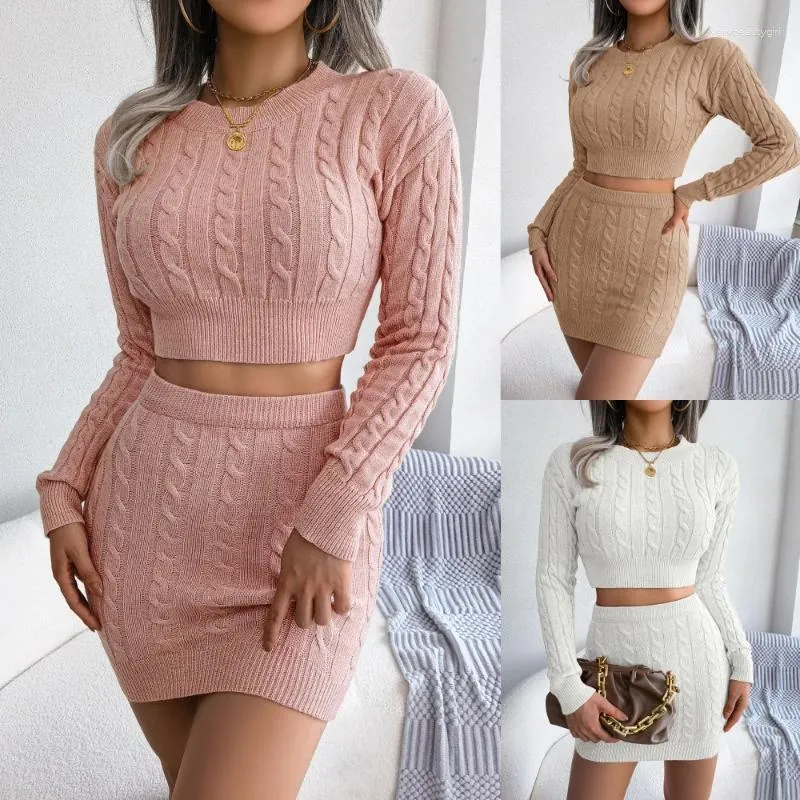 Kvinnors tvådelar byxor hösten/vintern 2024 Casual Twist Crop Top Sweater Wrap Hip Skirt Knit Set Set Womens Outifits