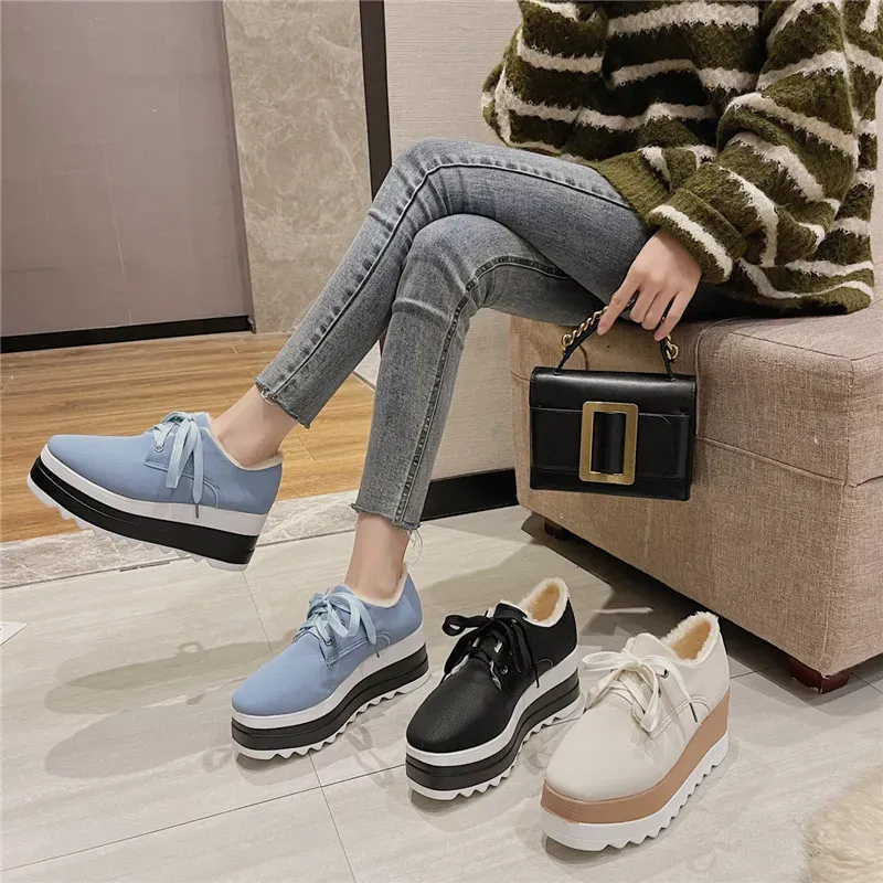 Pompe Cootelili 2023 Wniter Scarpe calde Woman Wedge Pompe Donne Sneakers Scarpe piattaforma con peluche con tacchi da 7 cm in pizzo di taglia 3540