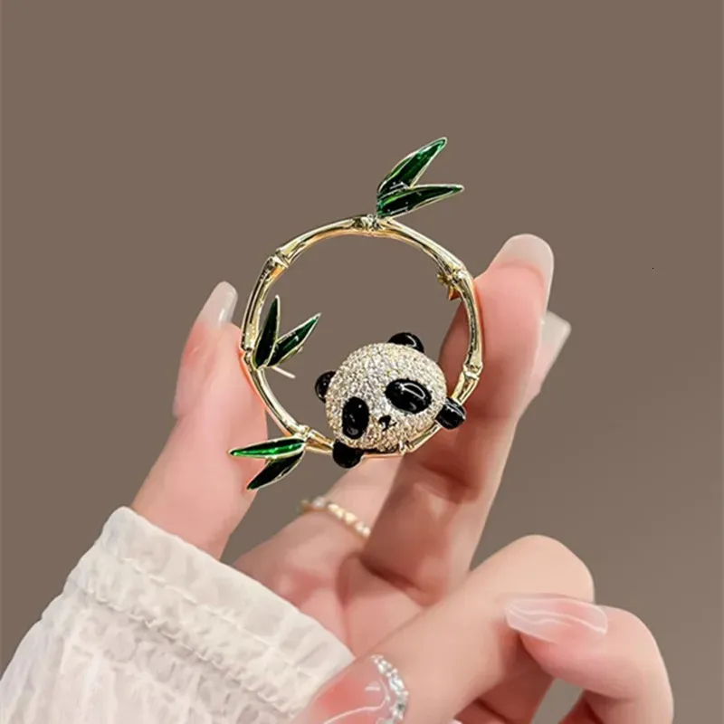 Chinese style cute panda brooch with high rise bamboo product jacket pin accessories 240325