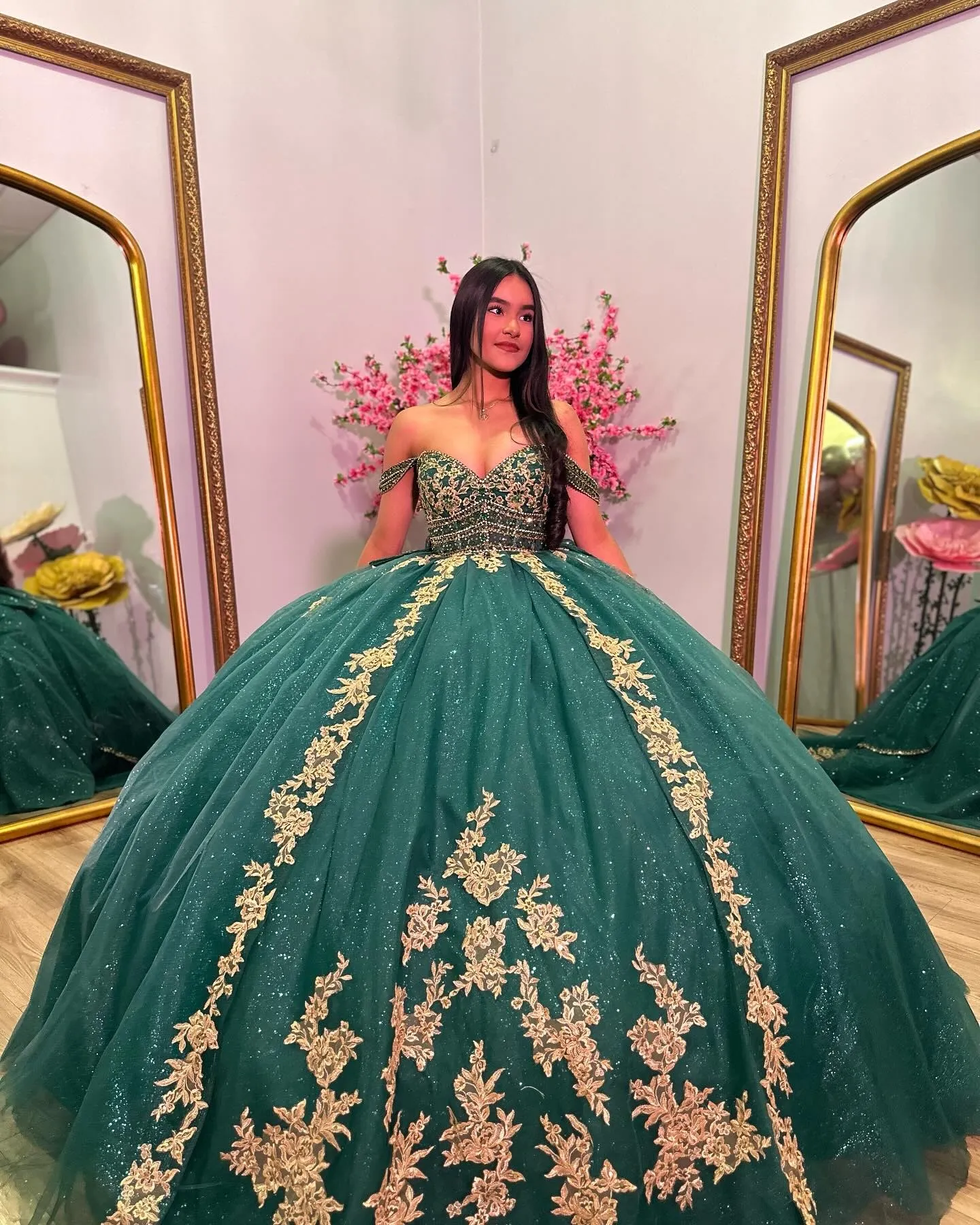 Блестящие платья принцессы Quinceanera с открытыми плечами и кружевными аппликациями Vestidos De 15, платье для выпускного вечера с большим галстуком-бабочкой для девочек, бальное платье