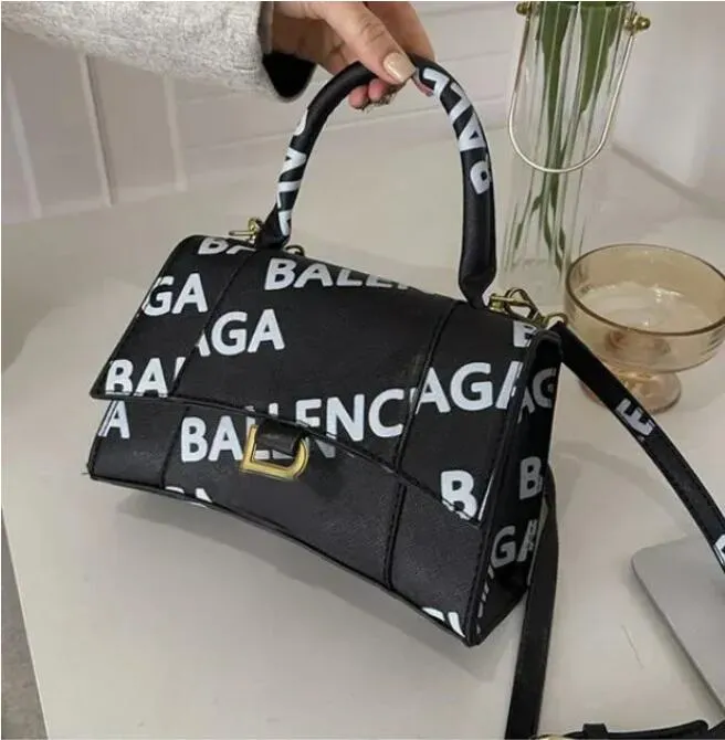 2024 Top qualité Autres sacs Design de mode Sacs à bandoulière en cuir PU pour femmes Version coréenne de luxe Sac à bandoulière simple Sac à main et sac à main