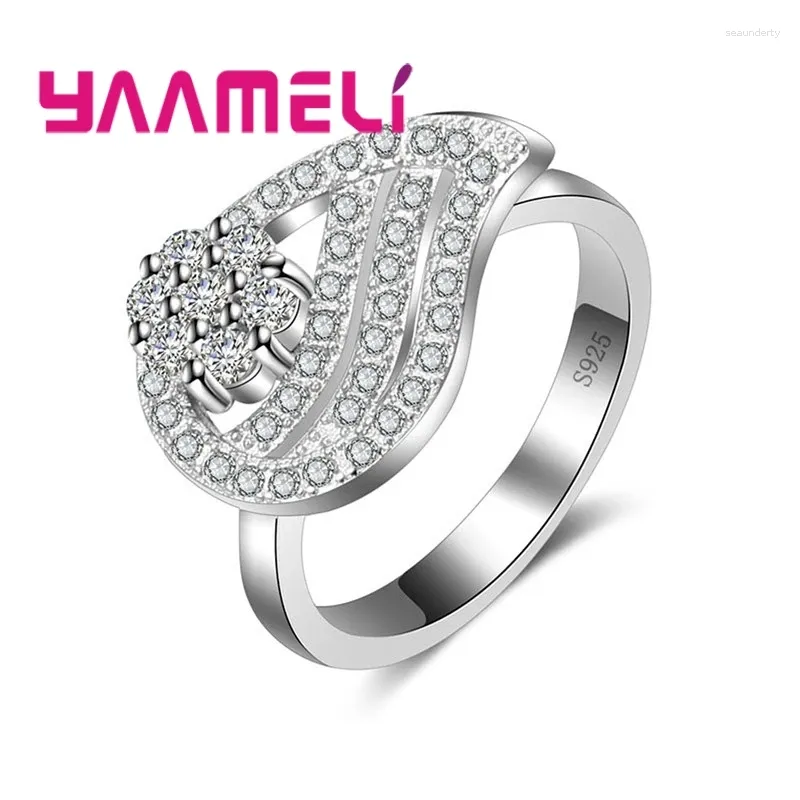 Bagues de cluster Fleurs romantiques en forme de véritable bijoux en argent sterling 925 Micro Pavé Sparkling Clear CZ Stones Femmes Bague de mariage