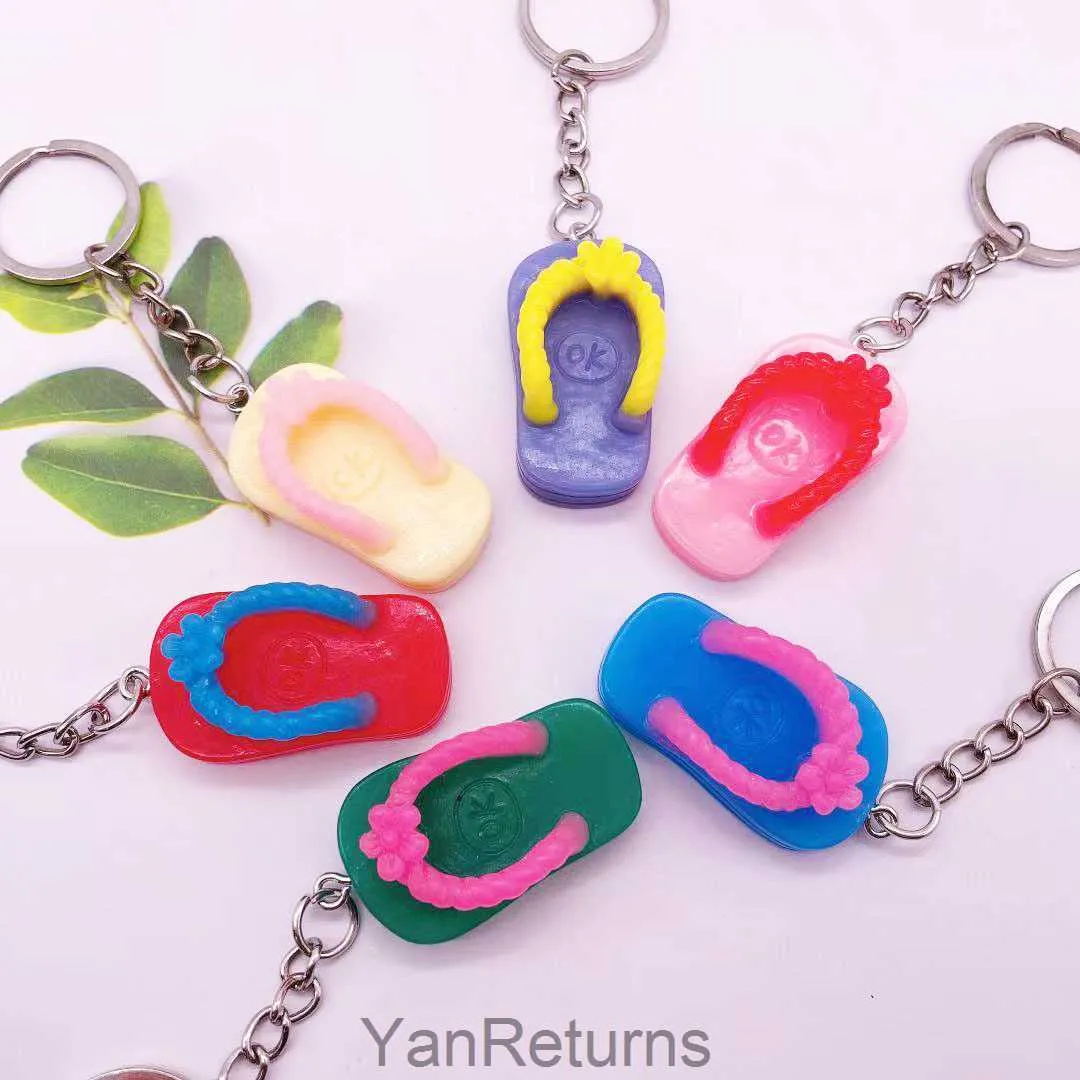 Creative cartoon cute resin herringbone slippers keychains handmade decorative ornaments commercial gifts bags small pendants