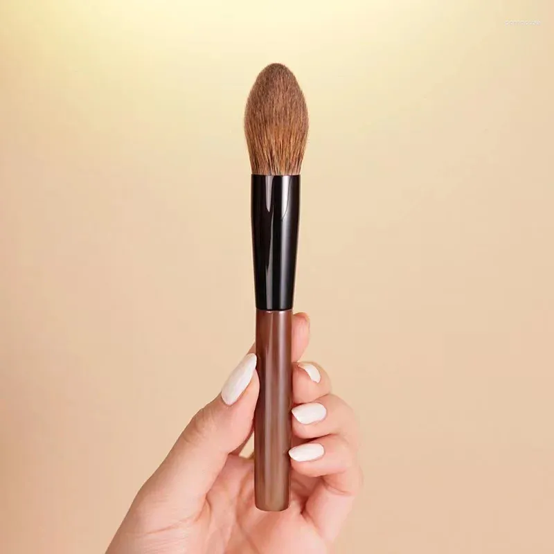 Pinceaux de maquillage Qiaolianggong Brosse à la main Brosse à cheveux d'écureuil rouge canadien Manche en corne de peinture à la flamme