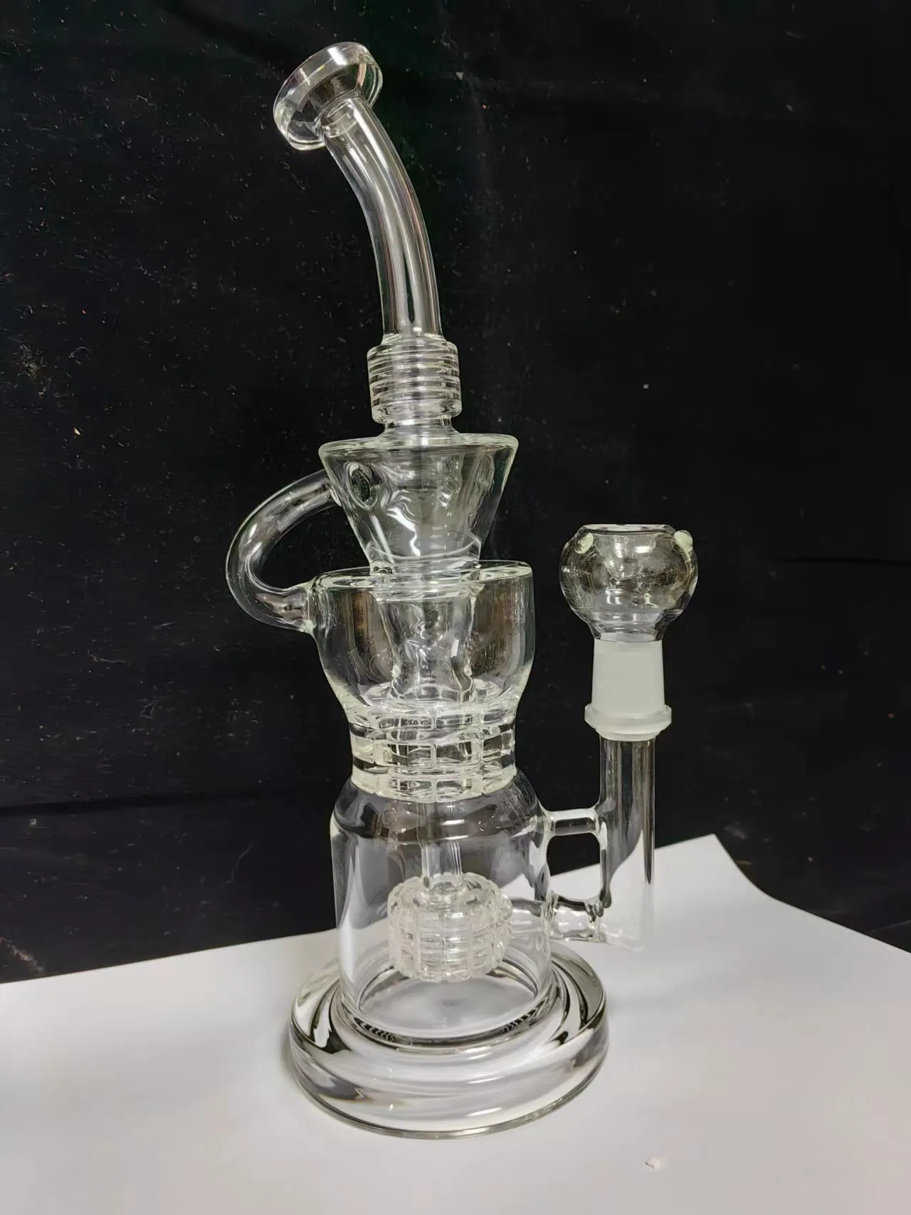 Tiktok 2024 Hot Hitman Hookahs Middle East Glass Bubbler Toro Bong Smokey Accent Glass Vapor Rigs Oil Rigg Glass Recycler Water Pipes with 18.8mmジョイント