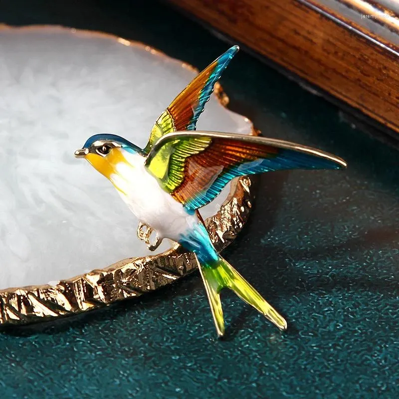 Broches vintage animal pássaro para mulheres homens voando andorinha esmalte casaco vestido pinos jóias acessórios de presente