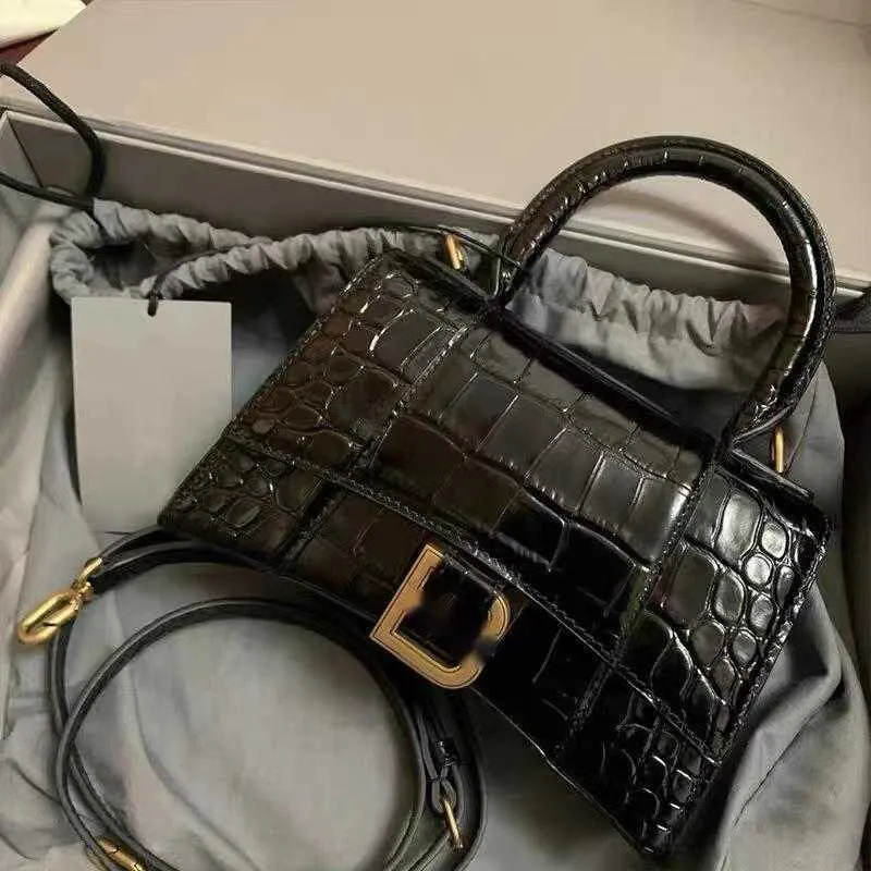 Paris Family Hourglass Bag 2024 Autumn/Winter New Fashion B Crocodile Pattern Handheld Small Square Bag Single Shoulder Diagonal Straddle Women