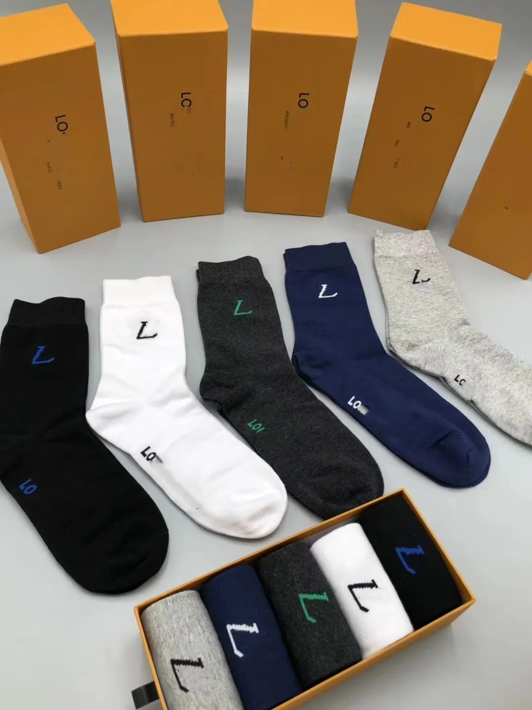 Moda Erkek Çorap Tasarımcıları Kadın Erkek Yüksek Kaliteli Pamuk Pamuk Nefes Alabilir Futbol Basketbol Çorapları Toptan