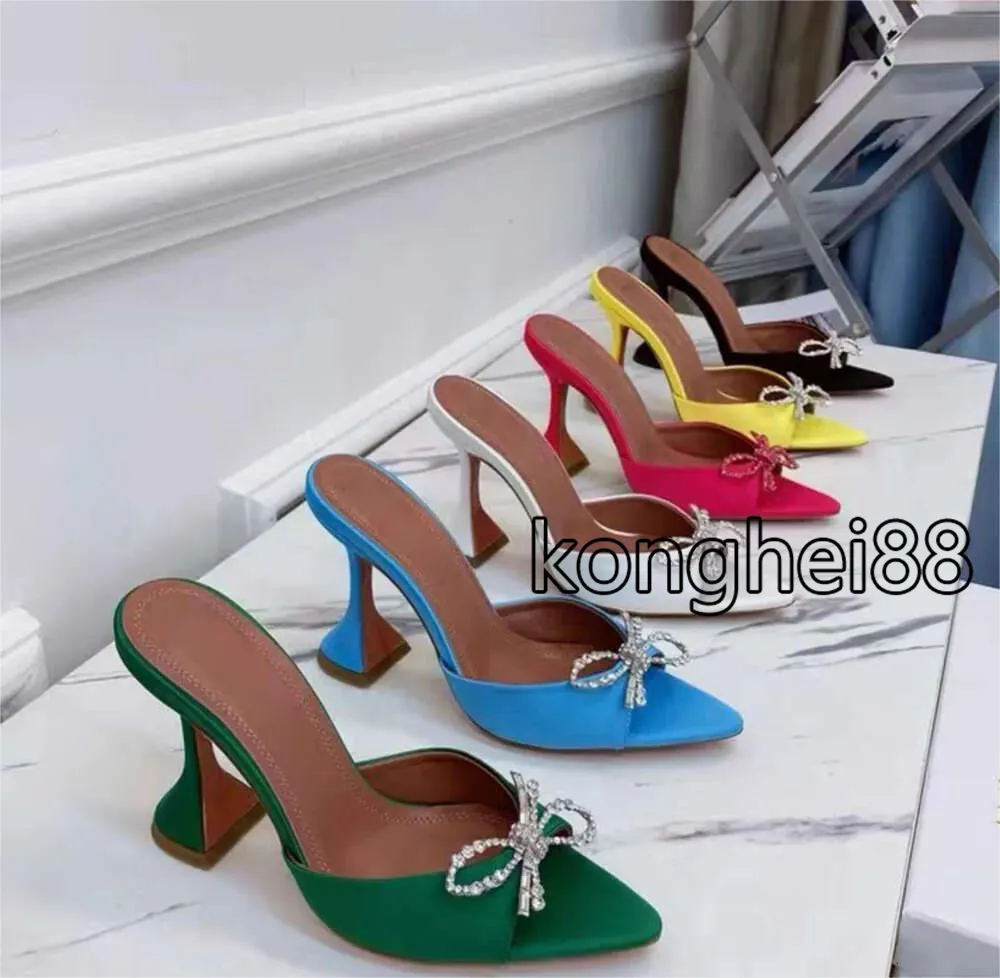 Famosi sandali con tacco alto firmati Moda estiva Scarpe eleganti con fiocco a punta Sandali con fibbia in cristallo in pelle Tacchi alti da donna classici