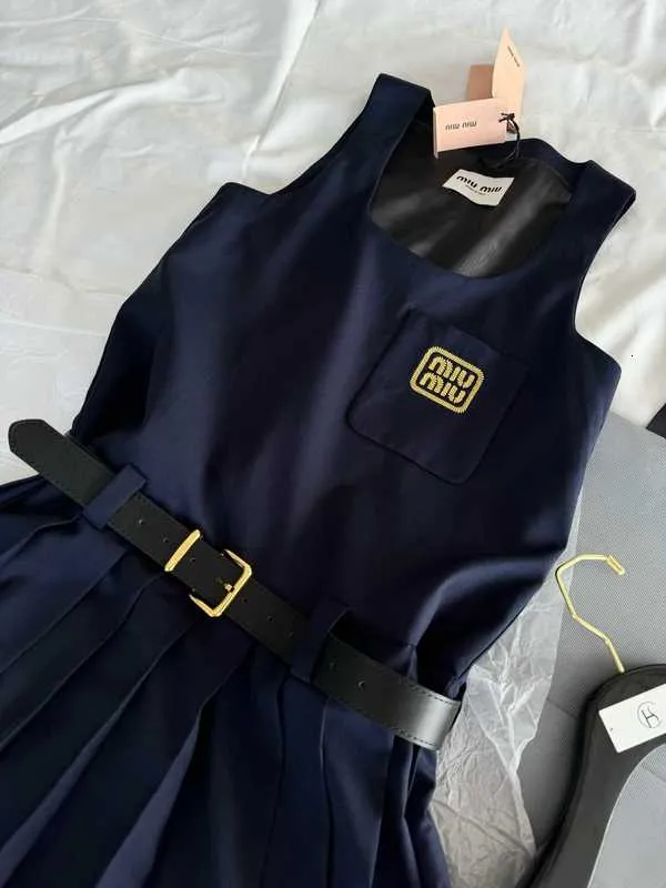 Basic & Casual Dresses designer MM Family 24ss New Academy Style Gold Thread Embroidered Logo Letter Navy Dress with Belt, Fashionable and Versatile YDVW