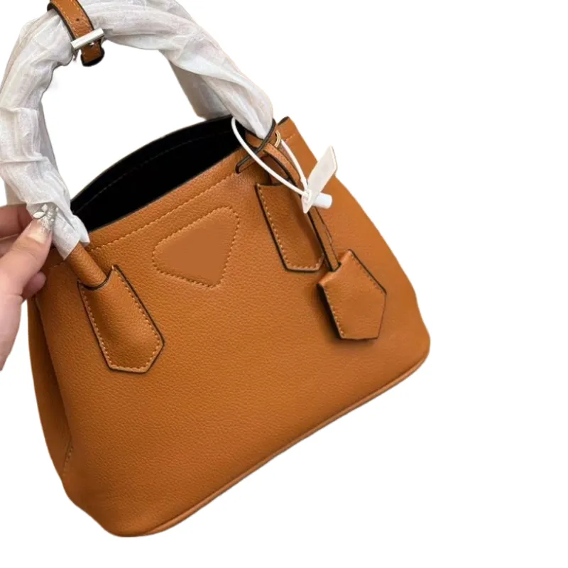 Stilvolle neue Slacker Umhängetasche, Advanced Sense Of Commuter Essential Damentasche, klassisches Buchstaben-Design, leichte Luxus-Umhängetasche