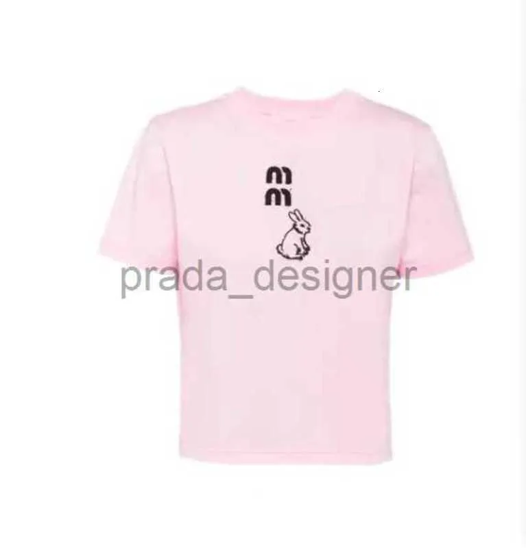 Tasarımcı Kadın T-Shirt Moda Trendi Seksi Premium Kaliteli Moda Kadınlar Knited Üstler Tişört Tshirt Kadın Giyim Bluzları Kolsuz Yelek Tişört Q-M6443