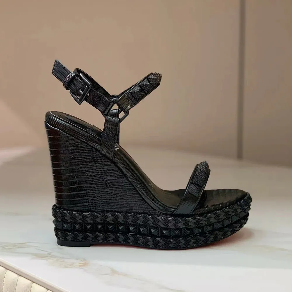 Wedge Platform Sandalen Hardware Buckle Decoratie Pumps Hakken enkelriem onthullende teen jurk schoenen Luxe ontwerpers avondschoenen fabrieksschoenen fabrieksschoenen