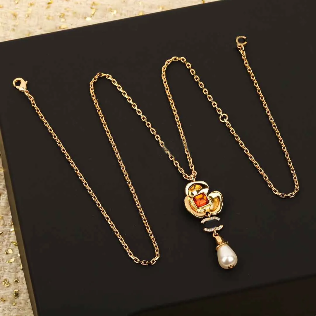 Ожерелье-подвеска роскошного качества с подвеской в форме цветка красного цвета и белыми натуральными бусинами из ракушек, серьги-подвески в коробке с печатью PS3370B