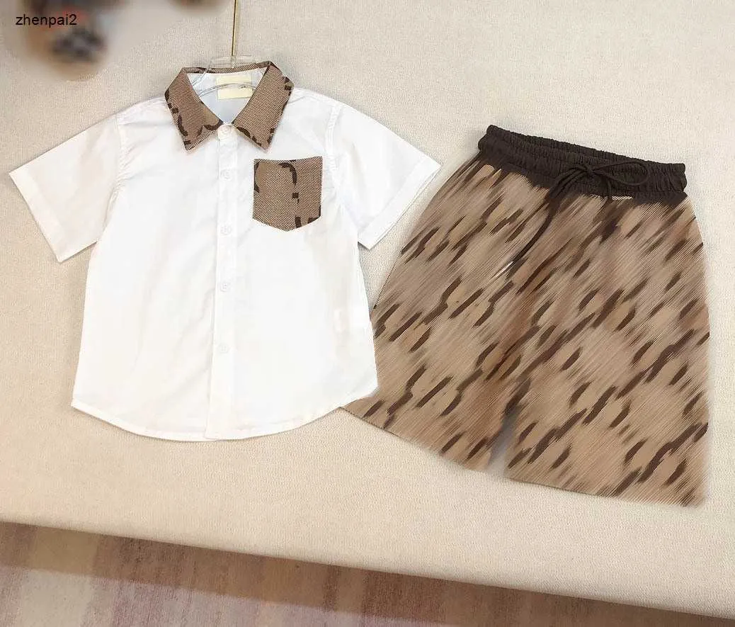 Luxe Kids Designer Designer Summer Set Baby-tracksuits Maat 100-150 cm Shirts met korte mouwen en Letter Gedrukte shorts 24mar