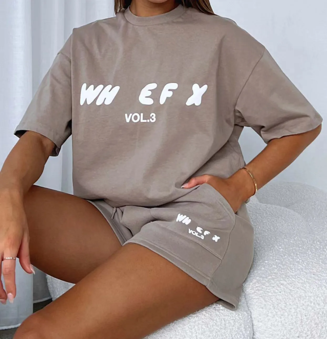 White Foxs Designer T-shirt femme White Foxx Set Tracksuit Lettres anglaises Tshirt Nouveau élégant t-shirts T-shirts en deux pièces de court 3830