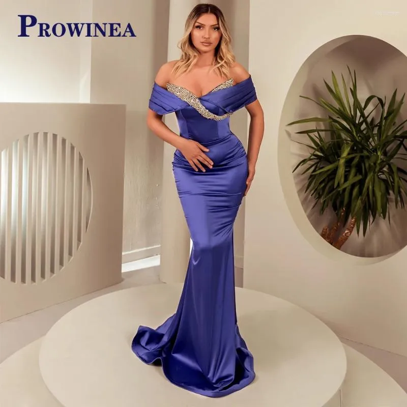 Party Dresses Prowinea utsökta off-the-shoulder prom V-hals Satin Crystals Pleat Chapel Train Vestidos de Noche Made To Order