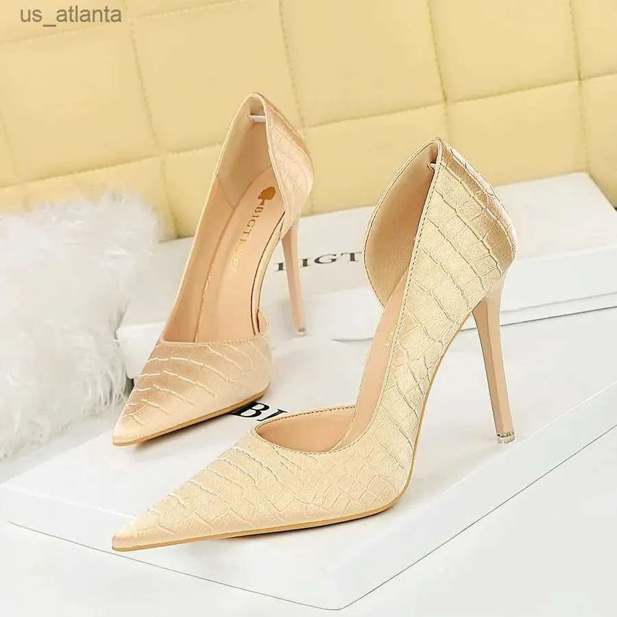 Dress Shoes BIGTREE New Women Pumps Hollow Pointed Toe Silk 11CM Thin high heels Mature Sandals Office Sky Blue H240403BXXG