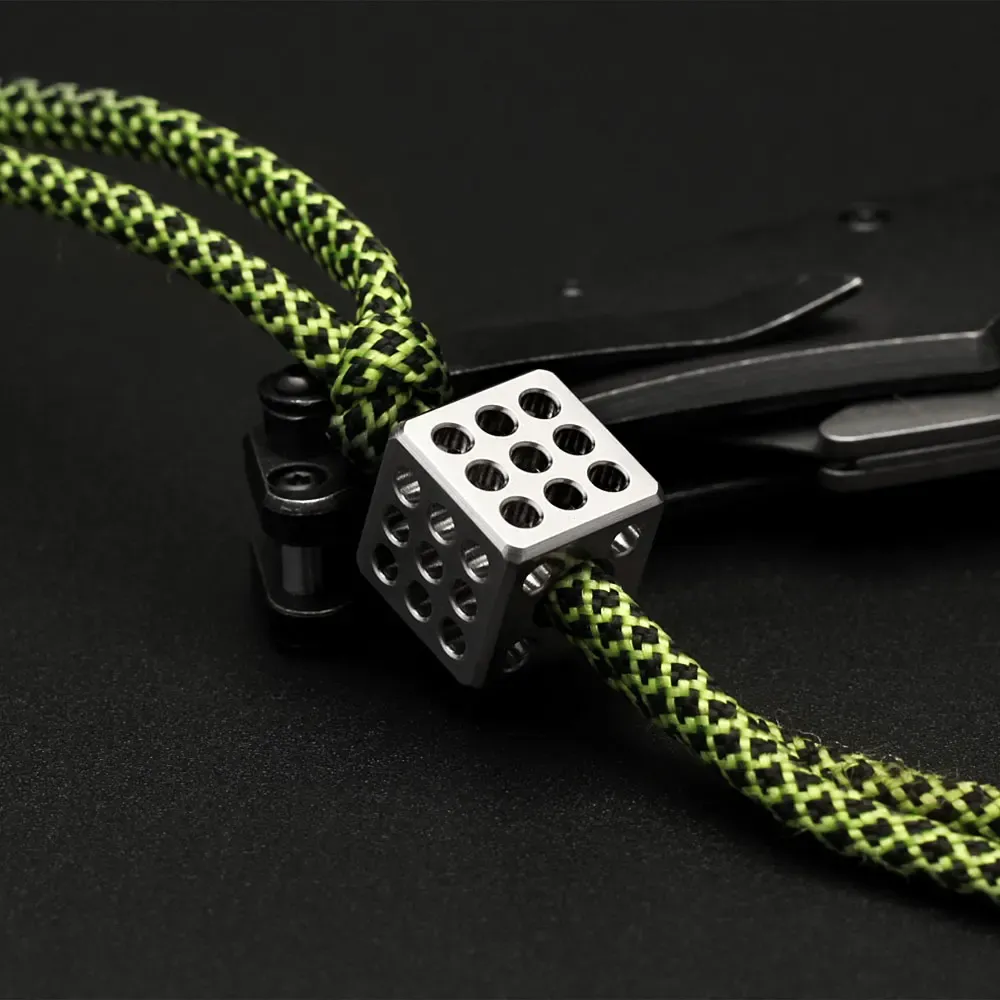 Paracord Titanium Hollow Out Dice DIY Beads Beads подвесной титановый сплав кости Брецлет аксессуар Paracord Bead