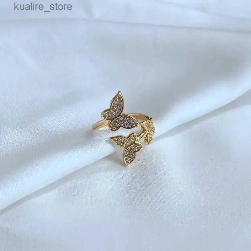 Cluster Rings Fashionable and Minimalist Design Inlaid Craftsmanship Open Design Metal Butterfly Ring L240402