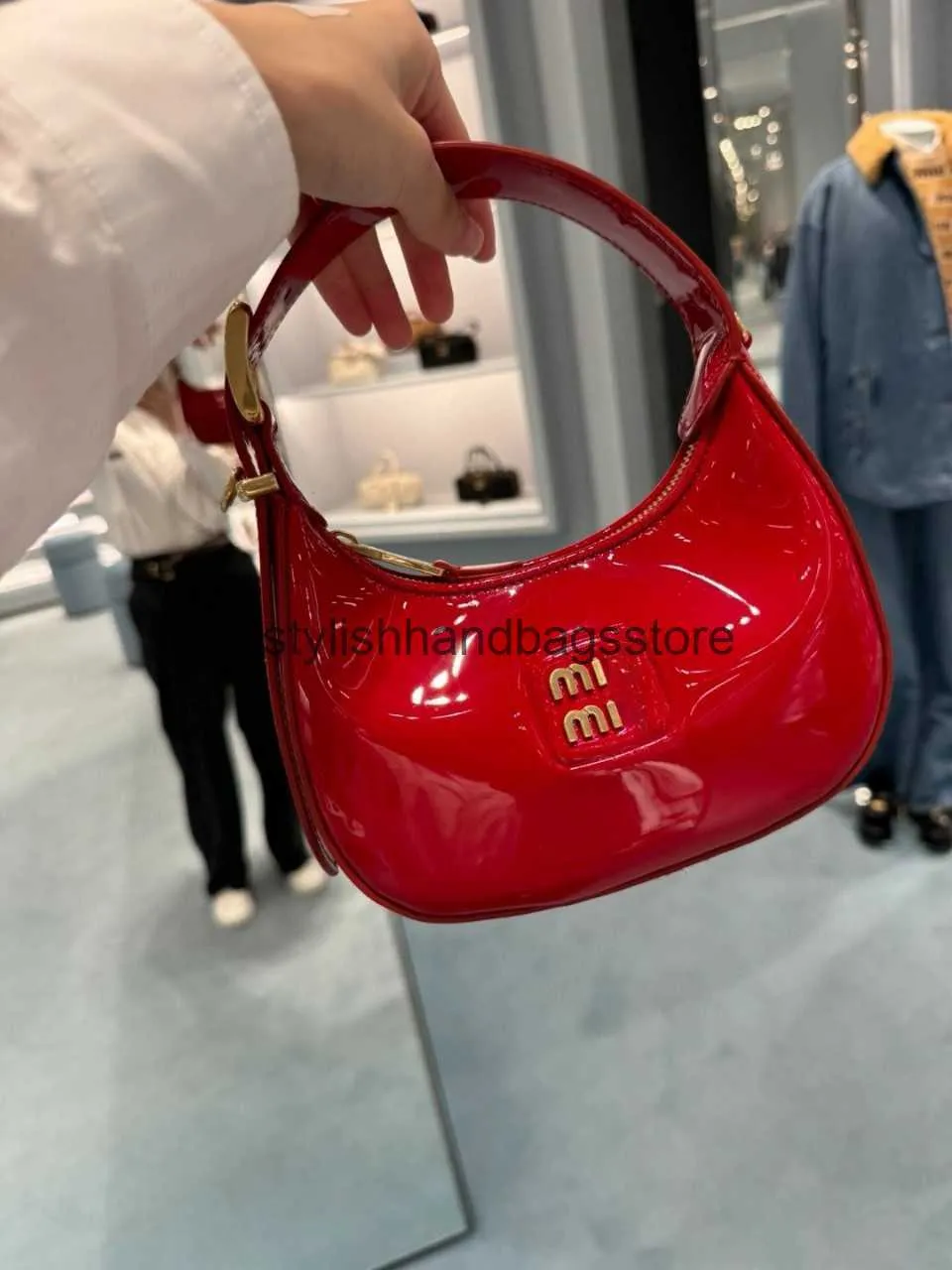 Cross Body 23s Christmas New Lacquer Leather Red Solid Cowwhide Propositile One One Crossbody Underarm Handheld Womens Bag H240403