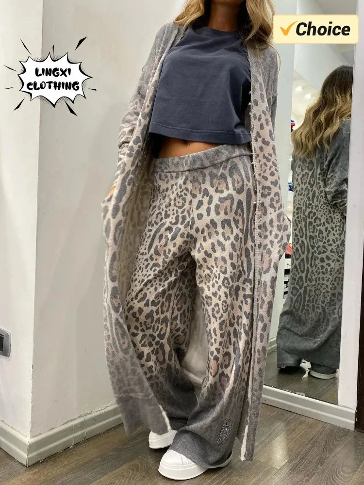 2024 pantaloni per cardigan a maniche lunghe con stampa a maniche lunghe per leopardo a molla set a due pezzi abiti casual per donne sciolte 240326