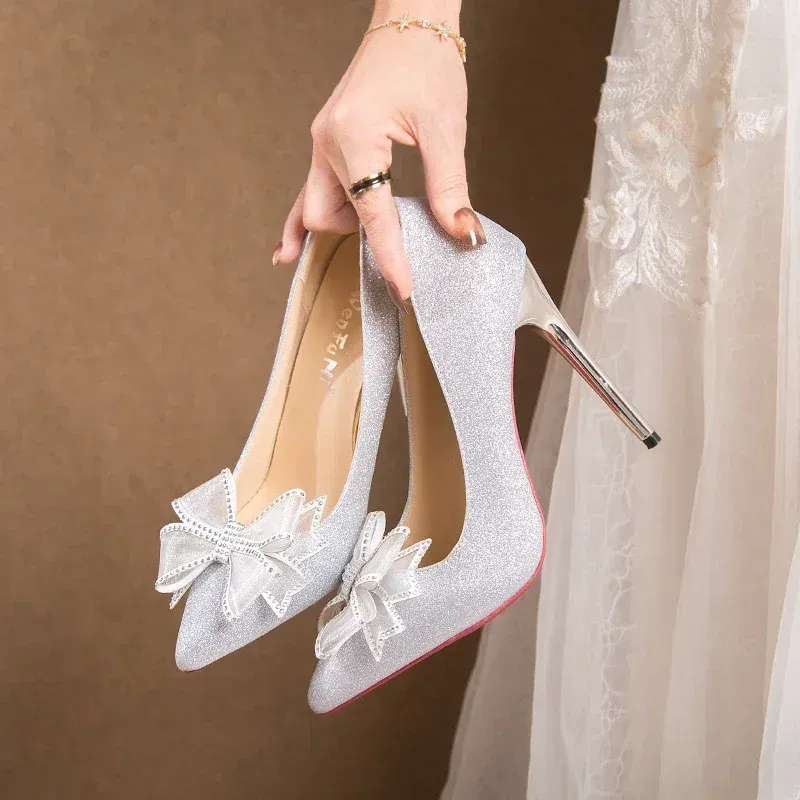 Pumpar stor storlek 45 Bow Women High Heels Spring Stiletto Slipon Bridal Wedding Shoes For Women Banket Bekväma kvinnors skor