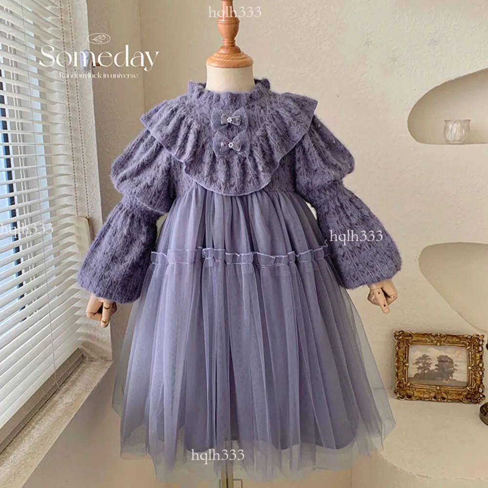 Robe pour les filles automne et hiver 2024, nouvelle robe de gaze moelleuse en peluche de style occidental, princesse à manches longues en dentelle pour enfants,