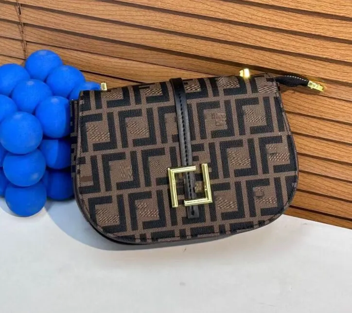 Sacchetti quadrati da donna sacchetti di spalle medu a catena oro a catena mini totebag designer borse borsetta da donna mini sacchetti di messaggistica 7 colore