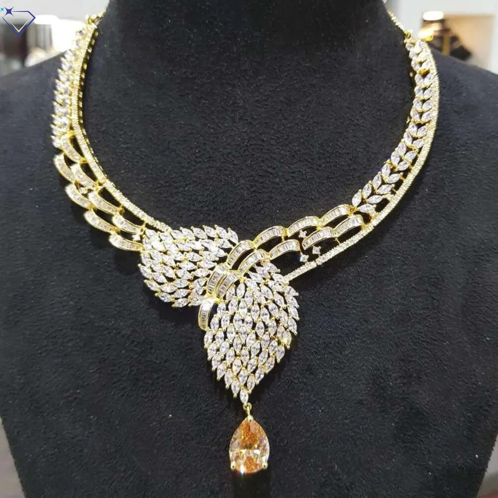 Numping Marquise Cut Lab Crown Diamond Necklace Collana Suntitaire Suntitaire Collana Diamond Oro 14K Diamond Gold