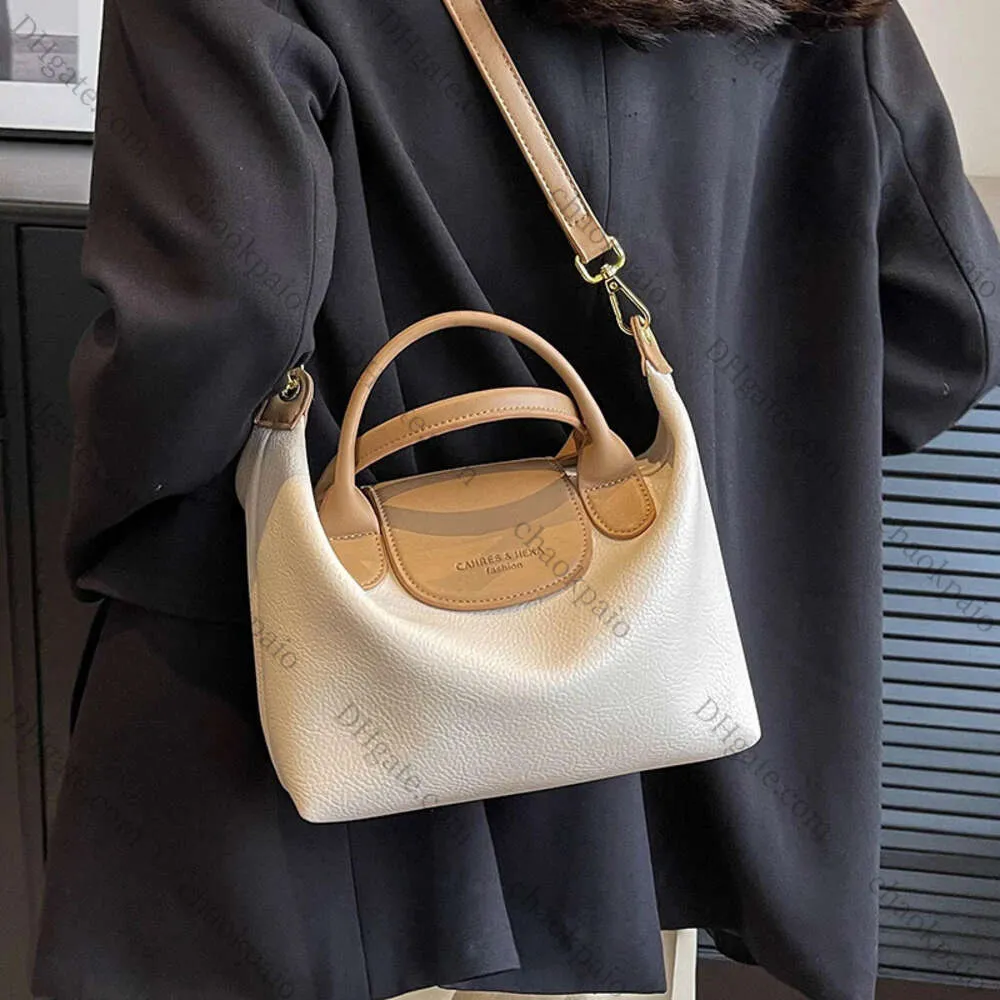 2024 Sacs de corps en cuir Pu Casual de haute qualité Sacs de luxe Designer 2023 Sac à main de style simple Nouvelle épaule classique pour les femmes