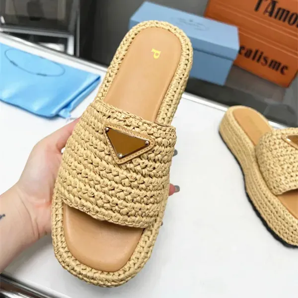 Triangle Straw Crochet Platform Slip-On Sandal Prad Tazz Slipper Designer Shoe For Woman Mule Loafers Sandale Sliders Raffia Fabric Luxury Sandals Man Beach Slide Slide
