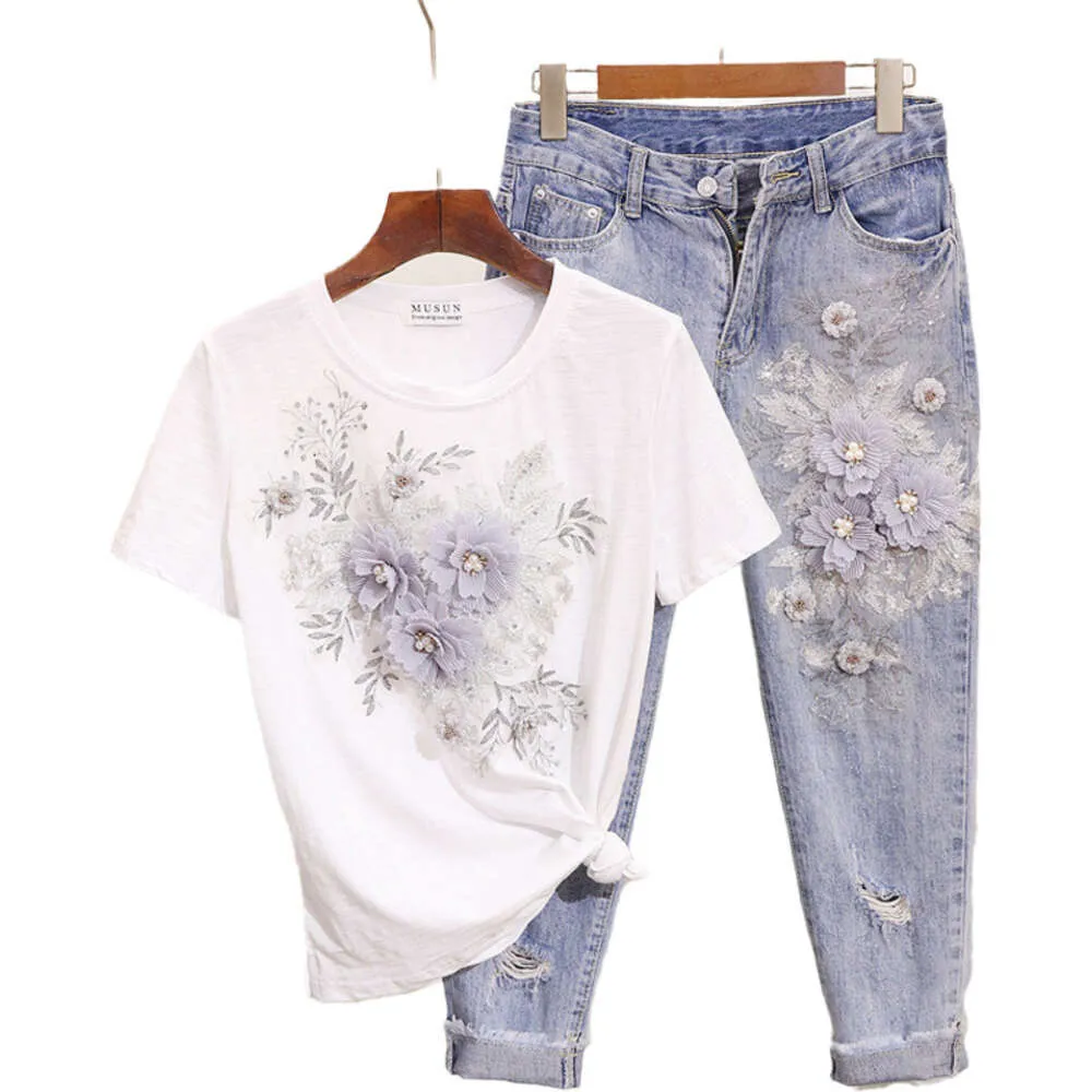 European Station Denim Set Women's Summer 2024 Nieuwe kralen geborduurde 3D Flower korte mouwen T-shirt+noodlijdende bijgesneden jeans