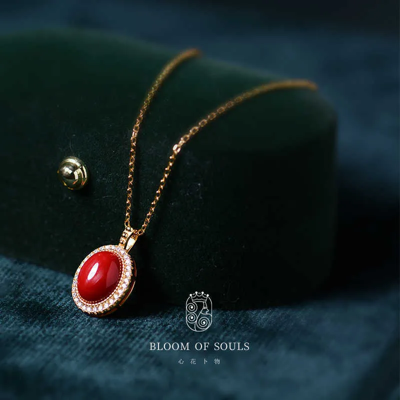 Red S925 sterling silver necklace with gold-plated high-end collarbone chain design personalized and simple pendant with a new temperament