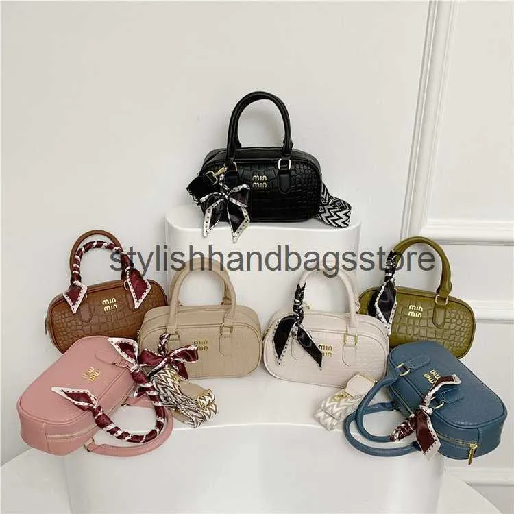 Sacs à bandouliers Bags pour femmes Fashion Zipper Car coudre une nouvelle tendance sortante polyvalente et léger H240403