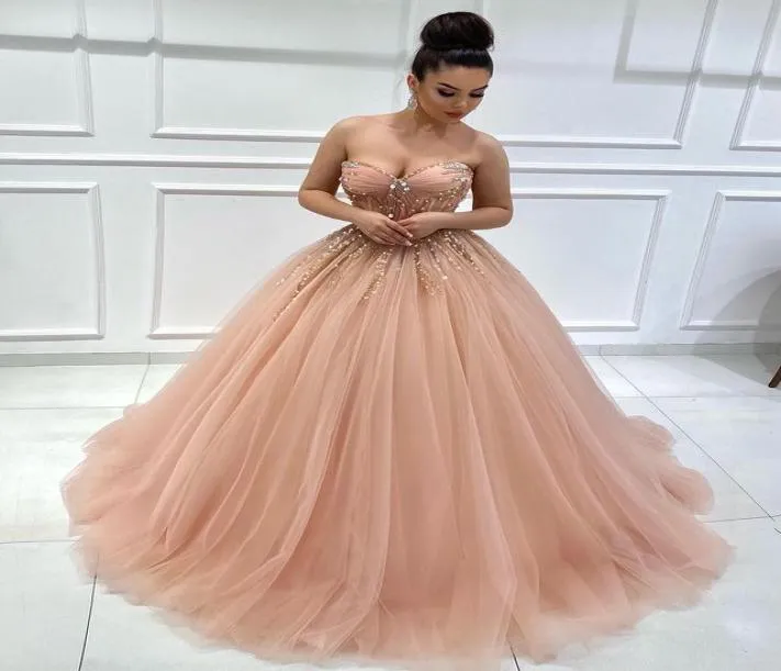 2021 Plus Size Sexig pärlstav kristaller quinceanera klänningar älskling bollklänning tyll enkel tävling kväll prom klänningar zj4754054192