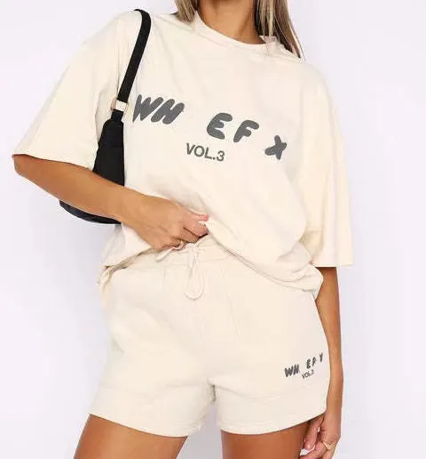 Designer T Shirt Woman satte igång White Foxx Set English Letters Tshirt En ny snygg sportkläder Mens T Shirts Tvådelar Set Shorts 955