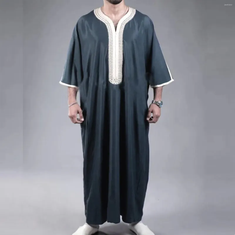民族服2024伝統的なイスラム教徒アラブのファッションイスラムの男性刺繍ローブモロッコのカフタンEidロングローブ