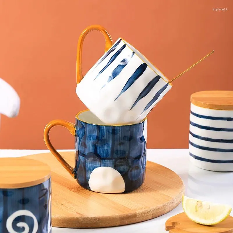 Tazze giapponese per la casa delle tazze creative anime pattern tazze di ceramica caffè con cucchiaio cucchiaio per latte per cucina da cucina da cucina bevande da cucina domestica