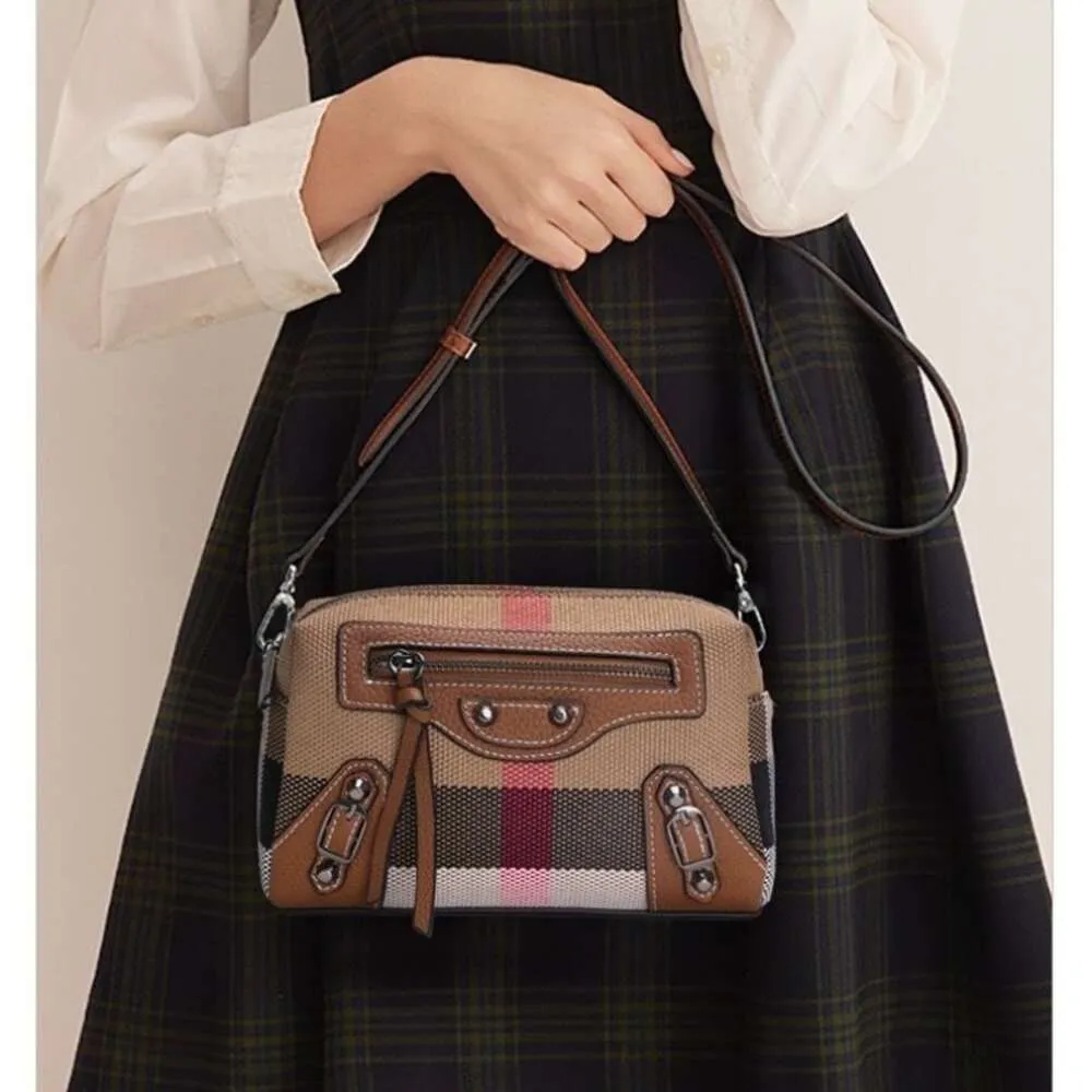 Stylish Luxury Straddle Bag New Womens Plaid Canvas Leather Machine for Repairing Ancient Small Square Bags Fashionable and Versatile Motorcycle