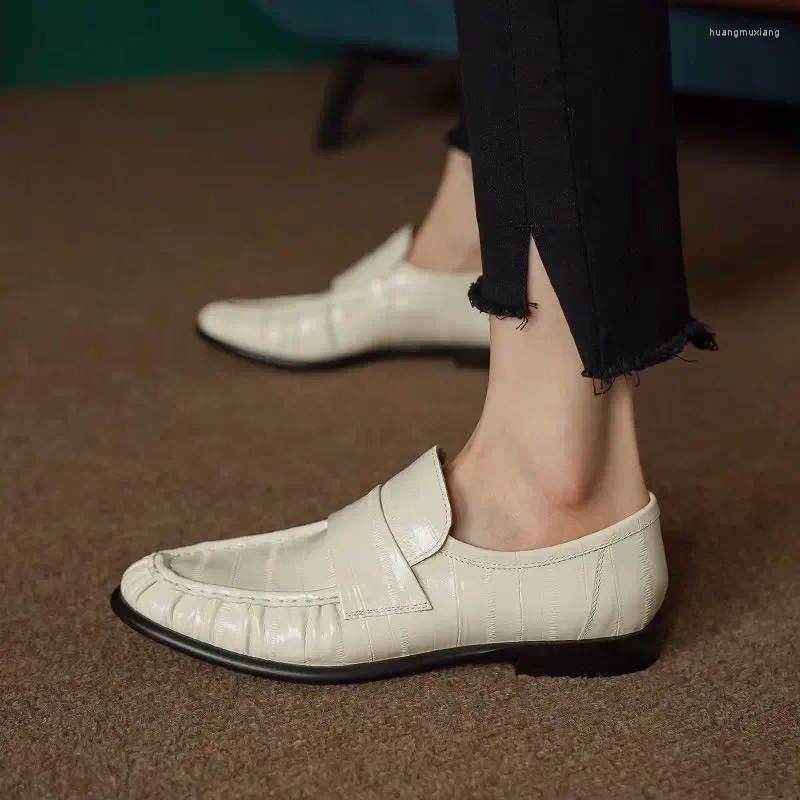 Casual skor veckade lägenheter våren dagliga loafers äkta läder kohud kvinnor platt lazier slip-on solid loaferswomen promenad