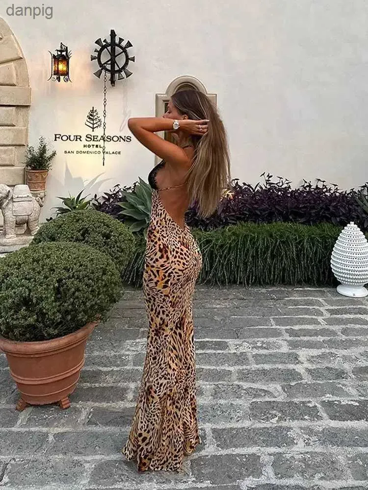 Vestidos urbanos sexy elegantes suspensa feminina renda de renda de renda de leopardo vestido longo vestido de festa sem alças sem alças da moda Y240402