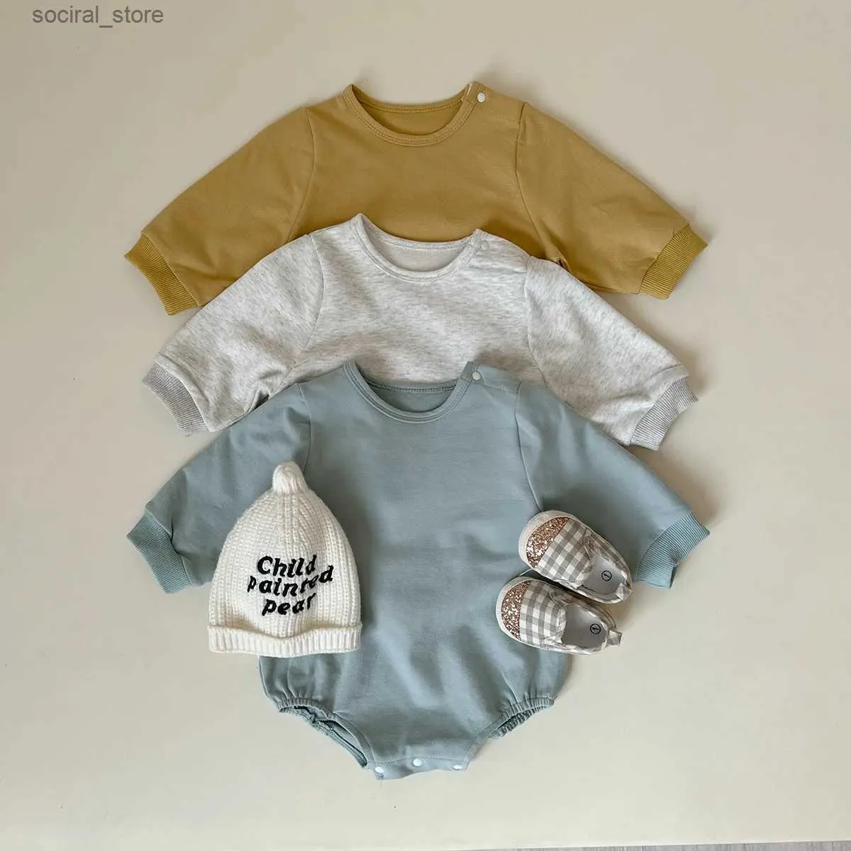 Rompers Autumn New Baby Long Sleeve Solid Bodysuit新生児の女の子コットンジャンプスーツ幼児の少年底服0-24m L240402