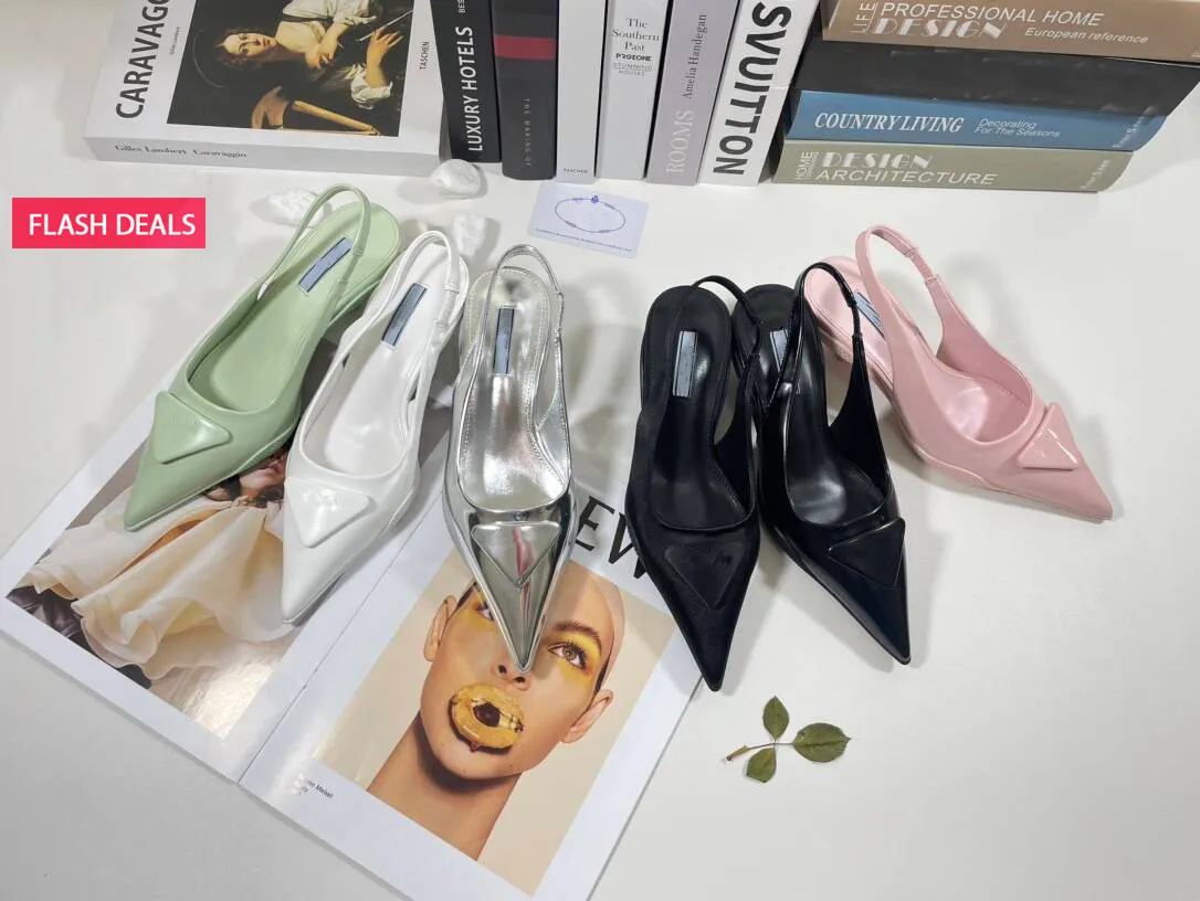 Sandálias femininas elegantes Moda Triângulo de luxo Sandália Sandália de designer de designer Sapatina Slingback Trendy Toe Crystal Diamond White Saltos para mulheres chinelas