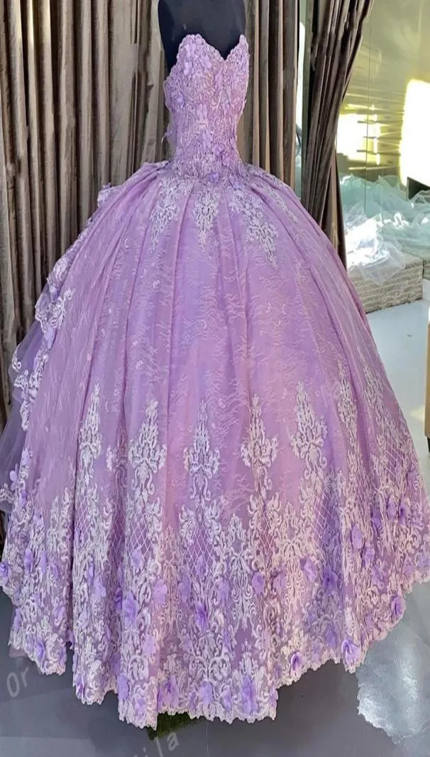 Superbe robes de quinceanera en dentelle lace avec des fleurs appliques florales perlées mulitlayers jupe sans bretelles Sweet 16 15 filles6141215