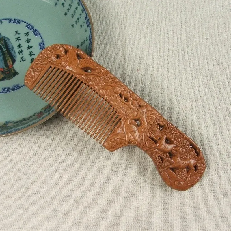 Peigne de pêche naturelle en bois fait main à la main décorative sculptée creux en bois portable en bois portable de massage cadeau de cheveux peignes