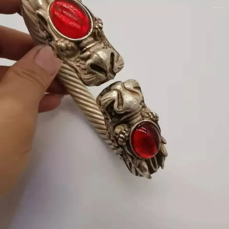 Estatuetas decorativas Antigas Tibetan Silver Set Ruby Dragon Head Bracelet Ethnic Wind Aleda Acessórios ao vivo