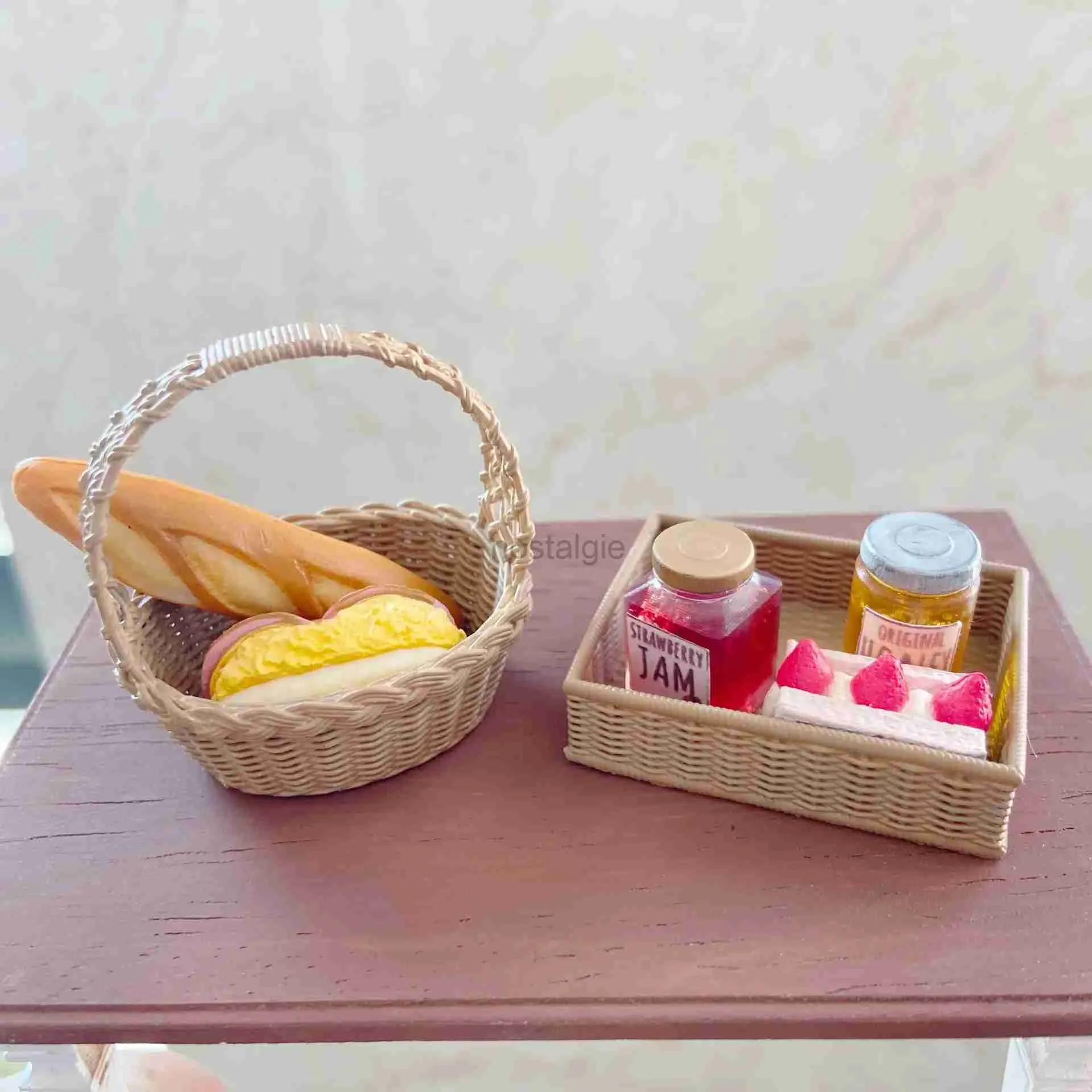 Kitchens Play Food 1PCS 1/6 Scale Miniature Storage Basket Cute Mini Food Basket for 1/6 1/8 Blyth BJD Doll House Decor Kitchen Play Toys 2443