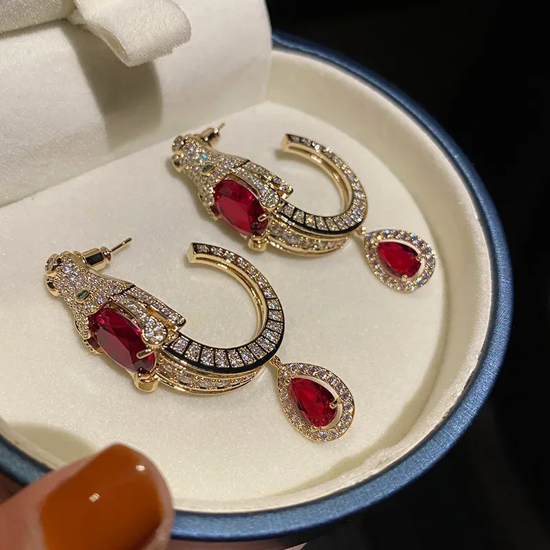 Earrings Retro Queen Fashion Faucet Leopard Earrings Chinese Style Red Crystal Wedding Accessories Women's Jewelry 2022 Wholesale Lots